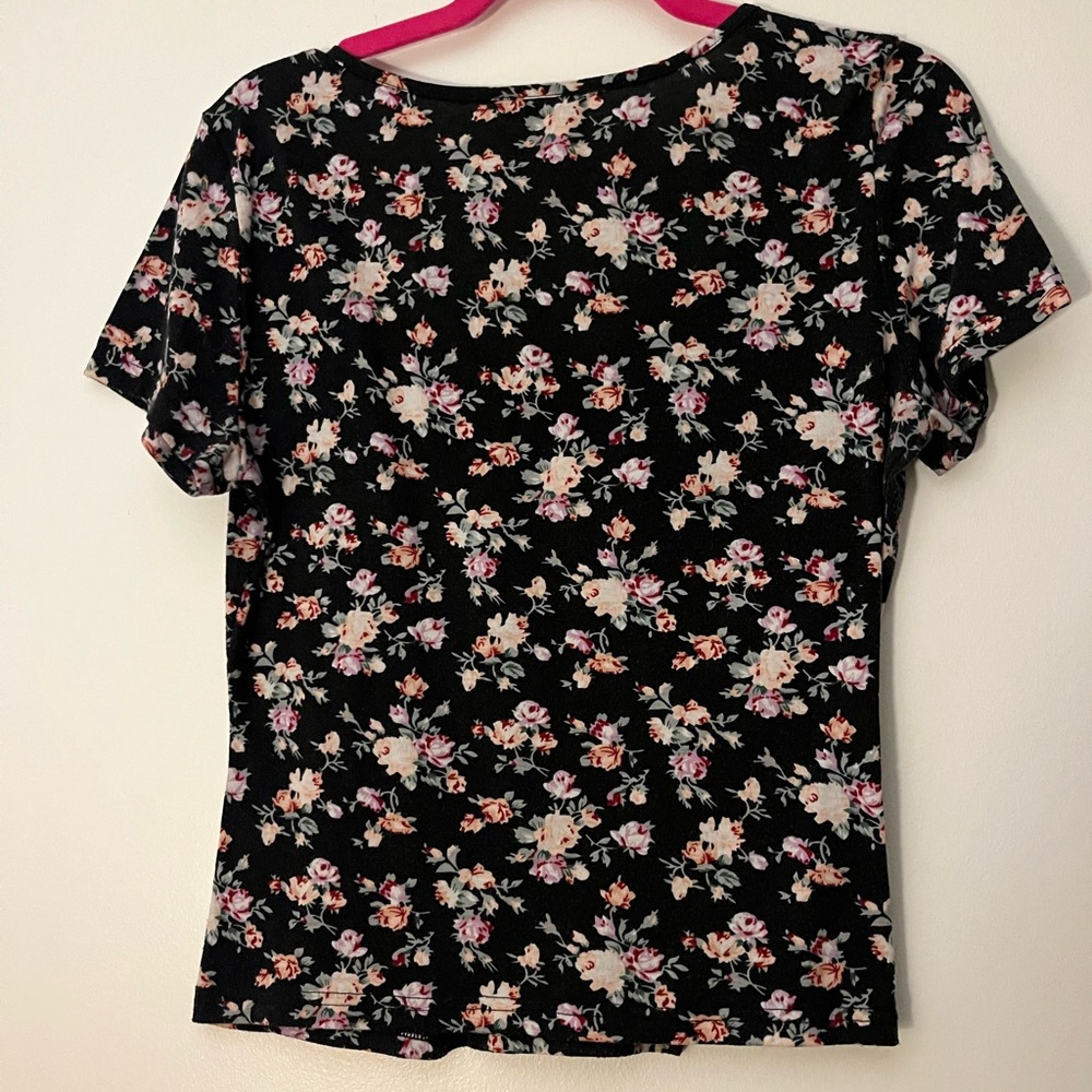 SHEIN Floral T-Shirt - Picture 3 of 3